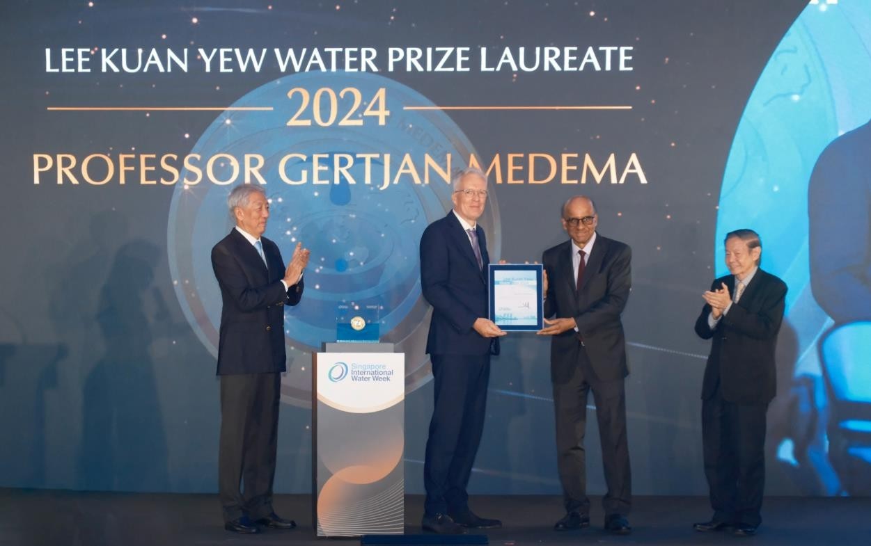 Lee Kuan Yew Water Prize 2024 presented to Professor Gertjan Medema.jpg